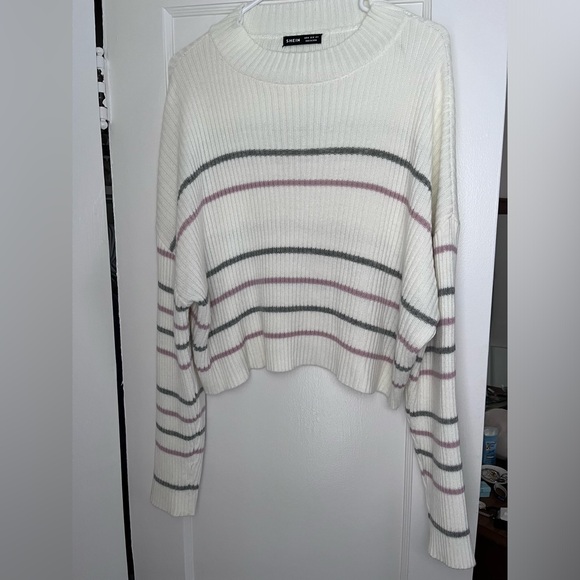 Sweater - Picture 1 of 2